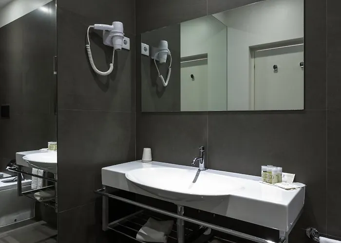 Отель Tempus & 4*